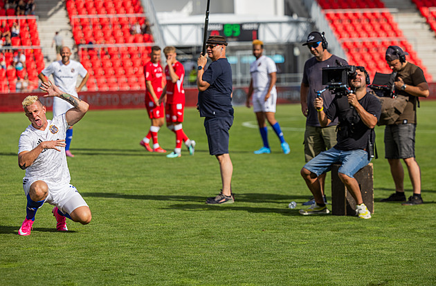 Lavi pod tlakem Pardubic. Jak se na bouřícím stadionu natáčel Vyšehrad Třy