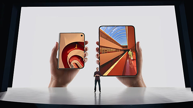 Šílenost, iPhone Duo se vyprodal za minuty. Teď se už čeká přes tři měsíce