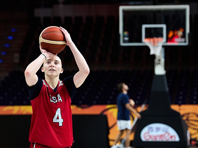 Paige Bueckersov� na tr�ninku USA na MS v Berl�n�.