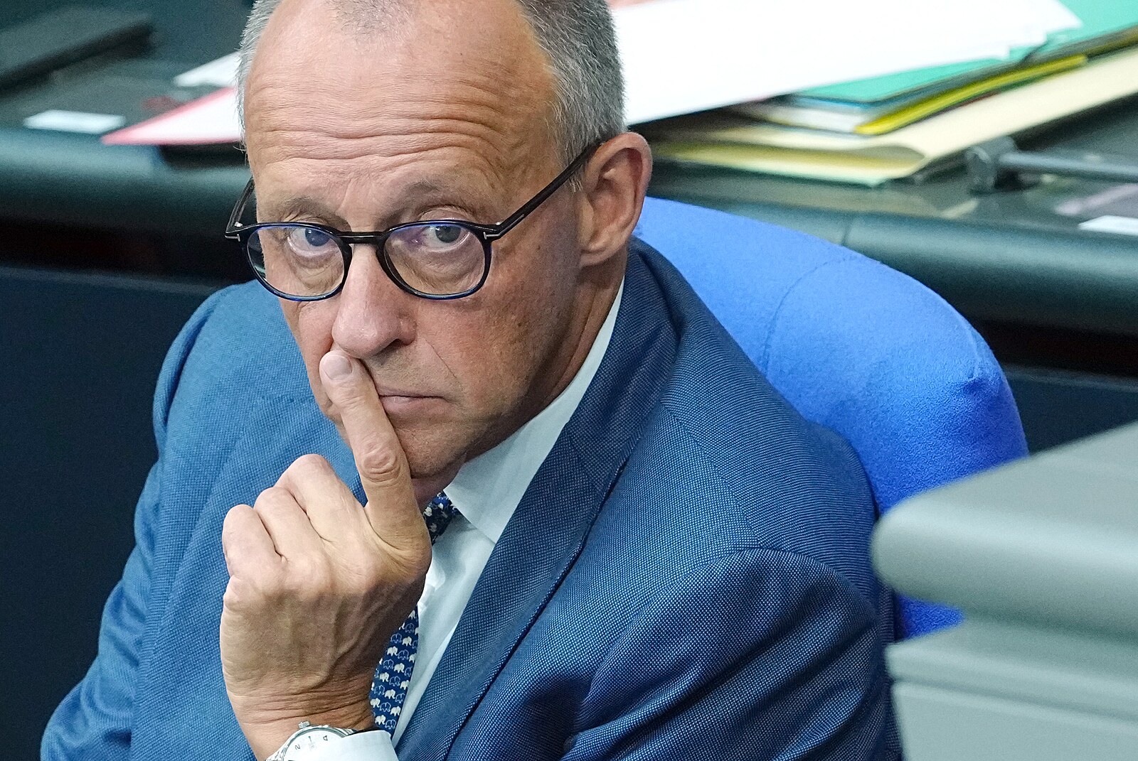 Tlak na Merze roste. Kancléř ruší svou cestu na Valné shromáždění OSN
