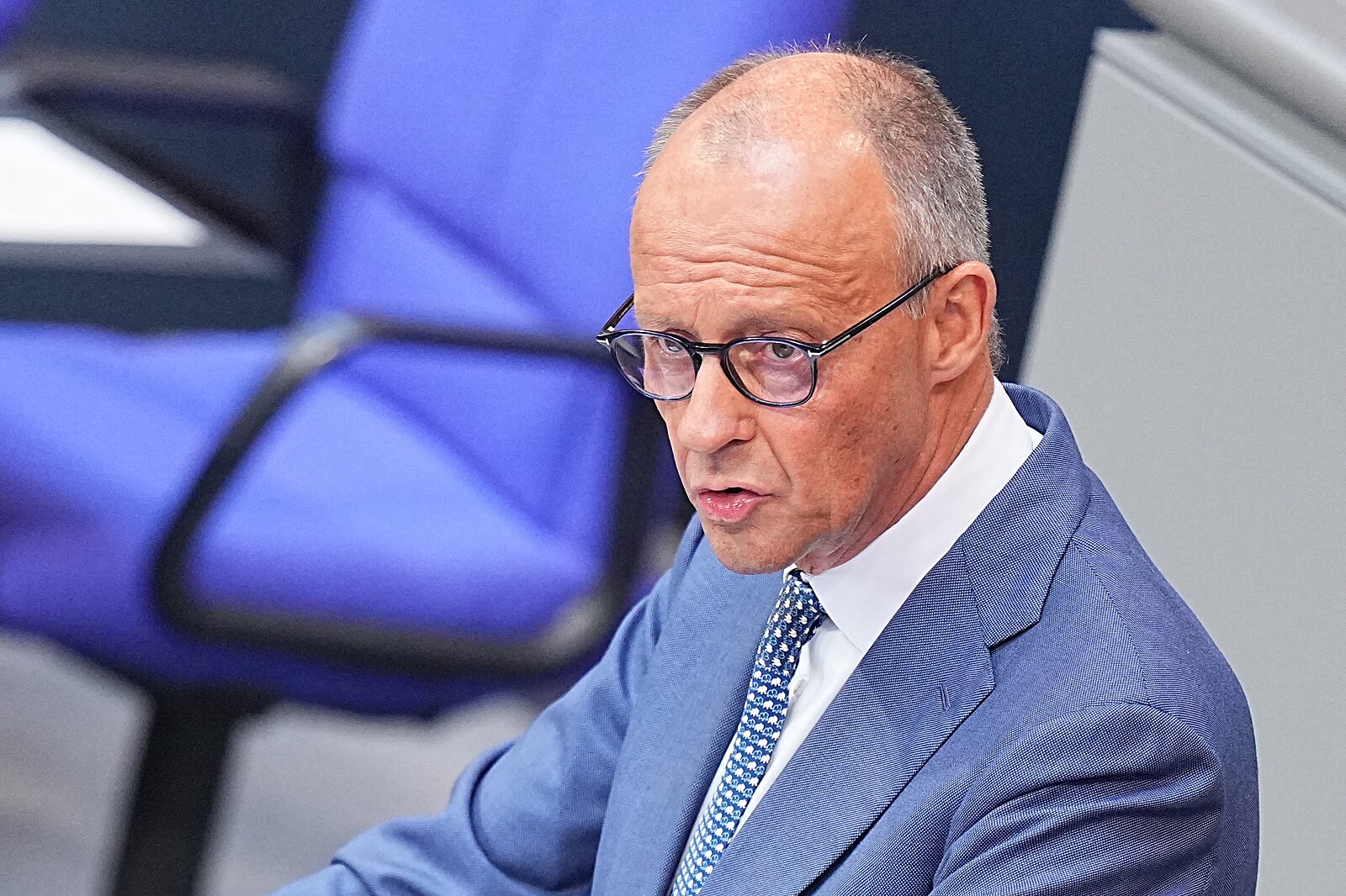 AfD je destruktivní síla na straně Ruska, chce Německo destabilizovat, řekl Merz