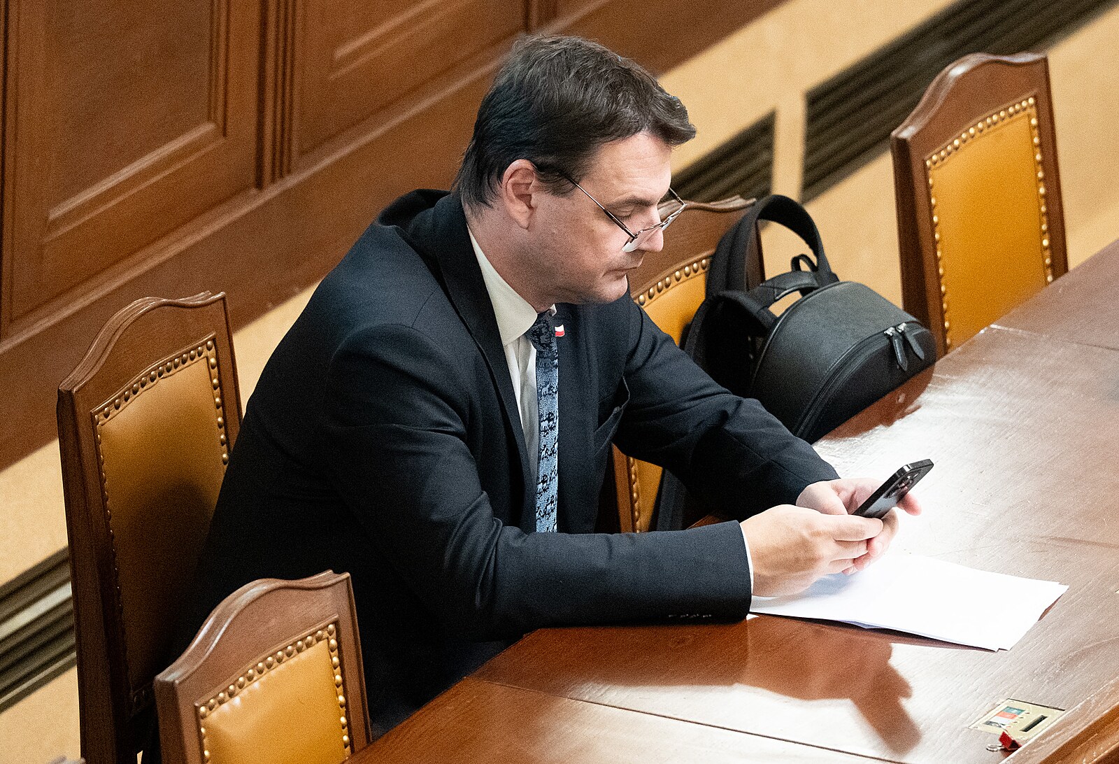 Koalice znovu prosazuje zákon o státních zaměstnancích, který vrátil Senát