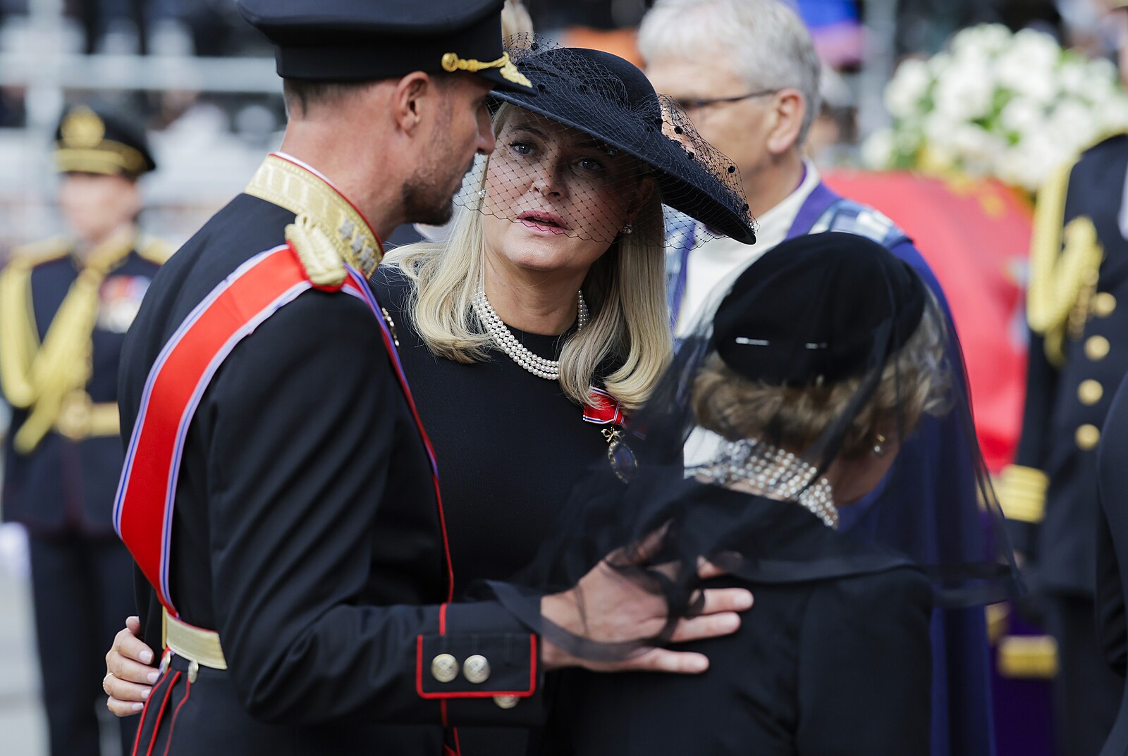 Nemocná královna, plejáda vládců Evropy. Pohřeb Haralda V. v Norsku zastavil čas
