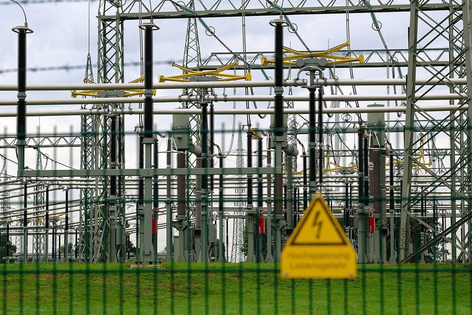 Sabotáž v Německu odpojila elektrárny. Napětí mezi Berlínem a Moskvou eskaluje