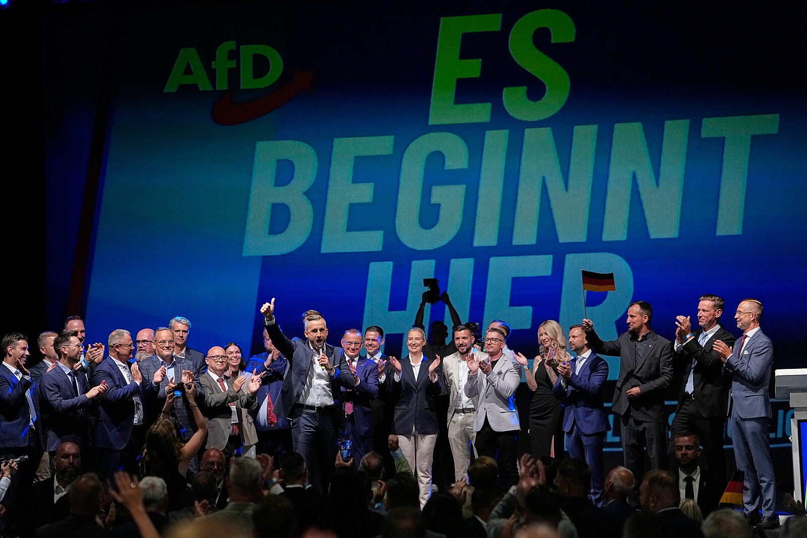 Náckové, podvodníci a podivíni. Poslanci AfD v Sasku-Anhaltsku jsou pestrá směs