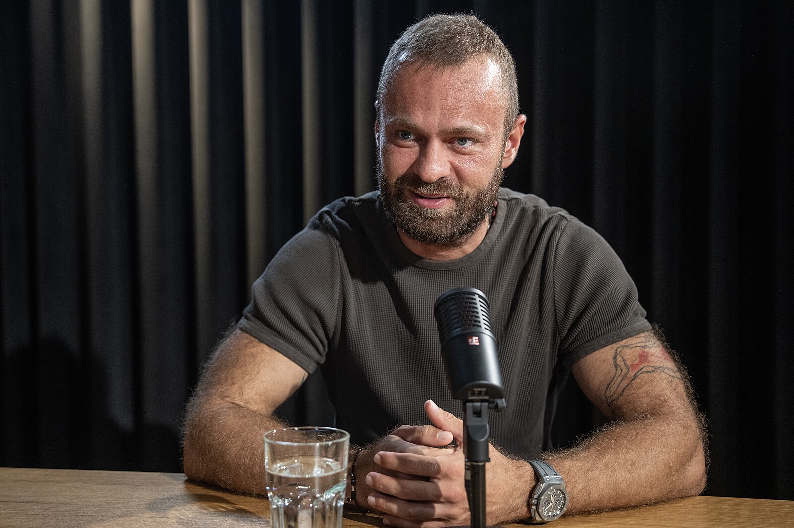 Známý lékař se omluvil za spolupráci s autobazarem „Selhal jsem v odhadu,“ řekl