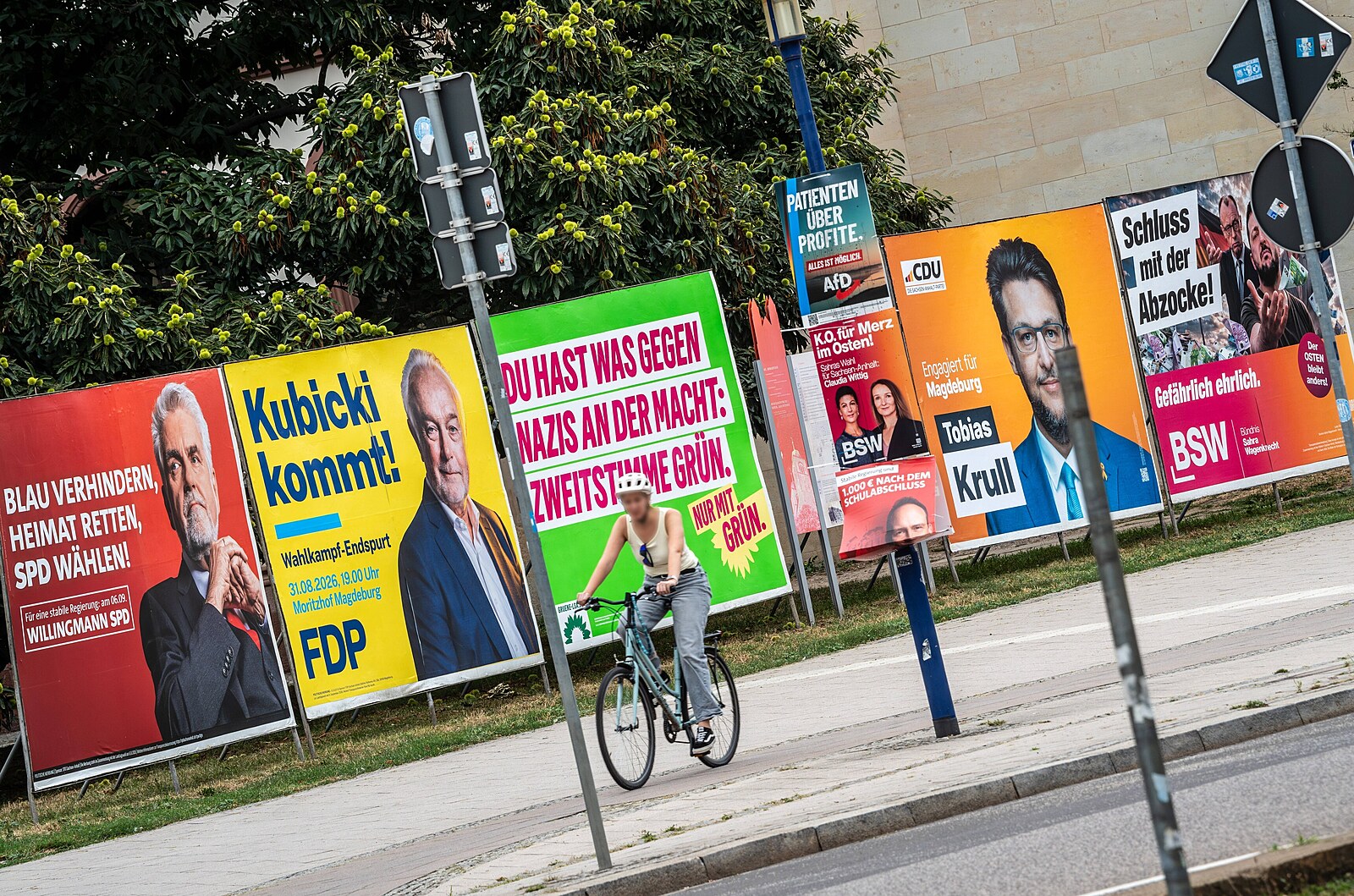 Sasko-Anhaltsko volí, AfD vyhlíží triumf. Chudí pohrobci NDR otřesou Německem