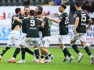 Radost fotbalist� Jablonce po gólu Filipa Nováka v utkání proti Baníku Ostrava.