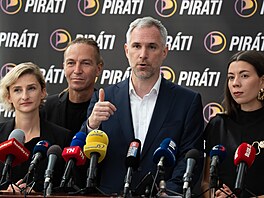 Tisková konference poslaneckého klubu �eské pirátské strany. Na snímku Vendula...
