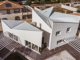 Architekti se nepokou�eli o to, aby se v krajin� v�trných mlýn� vystav�li...