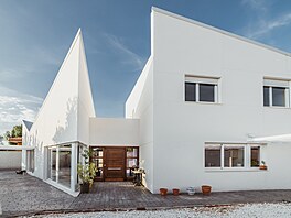 Architekti z OOIIO o tomto dom� hovo�í jako o vivienda unifamiliar, tedy...