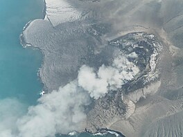 Indonéské sopka Anak Krakatoa vybuchla. Popel dosáhl vý�ky a� 6000 metr� na...