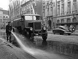Praha, rok 1956. Ulice Na P�íkop�