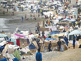 Ve �pan�lské Ceut� z�stávají tisíce migrant� tém�� m�síc po masovém p�echodu...