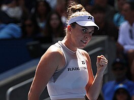 Linda Nosková se hecuje v osmifinále US Open.