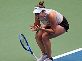 Linda Nosková slaví postup do �tvrtfinále US Open.