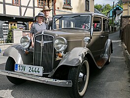 Sám po�adatel jízdy Libor Uher (na snímku s man�elkou Marcelou) vlastní v�z...