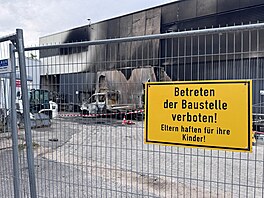 V centru Berlína ho�ela elektrická stanice. (7. zá�í 2026)