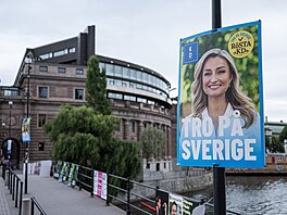 Ve �védsku se blí�í volby, ulice tak zaplavily stranické plakáty. (7. zá�í 2026)