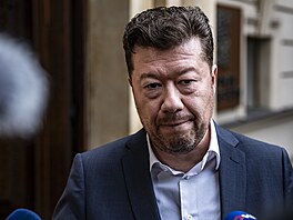 P�edseda Sn�movny a SPD Tomio Okamura p�i�el na jednání s ANO s návrhem sní�it...