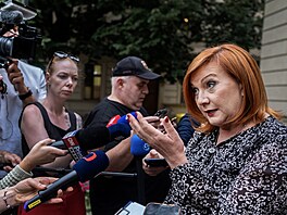 Motoristé sob� se setkali s premiérem Babi�em a ministryní financí Alenou...