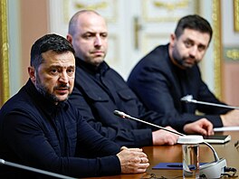 Ukrajinský prezident Volodymyr Zelenskyj v Kyjev� jednal s americkými vyslanci...
