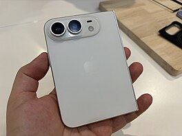 Makety ohebného iPhonu (IFA 2026)