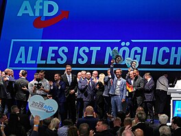 AfD oslavuje historický úsp�ch ve volbách. Exit poll od ZDF stran� p�isuzuje 44...