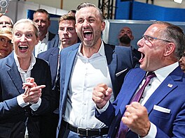 AfD oslavuje historický úsp�ch ve volbách. Exit poll od ZDF stran� p�isuzuje 44...