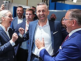 AfD oslavuje historický úsp�ch ve volbách. Exit poll od ZDF stran� p�isuzuje 44...