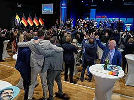AfD oslavuje historický úsp�ch ve volbách. Exit poll od ZDF stran� p�isuzuje 44...