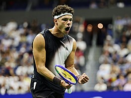 Tenista Ben Shelton b�hem �tvrtfinále US Open.