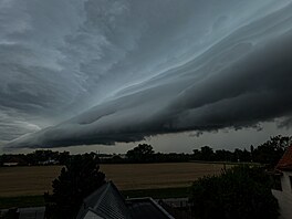 Shelf cloud nad Hradcem Králové (31. srpna 2026)