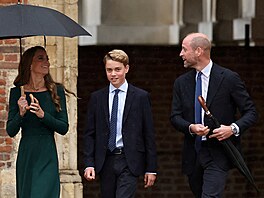 Princezna Kate, princ George a princ William v první �kolní den na Eton College...