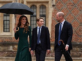 Princezna Kate, princ George a princ William v první �kolní den na Eton College...