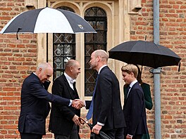 �editel �koly Eton College Simon Henderson, probo�t Nicholas Coleridge, princ...