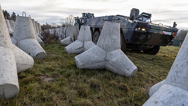 Východní �tít. Polsko na hranicích s Kaliningradskou oblastí a B�loruskem staví...