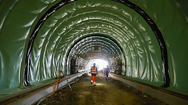 Tramvajov� smy�ka E�erova v brn�nsk� Bystrci je po modernizaci, kter� umo�n� pokra�ov�n� tramvaj� po nov� trati kon��c� na Kamech�ch. (1. z��� 2026)