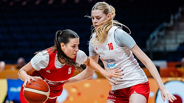Natálie Stoupalová a Kate�ina Kalná na tréninku v Berlín�.