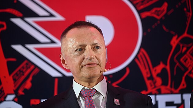 Majitel pardubického hokejového klubu Petr D�dek na p�edsezonní tiskové...