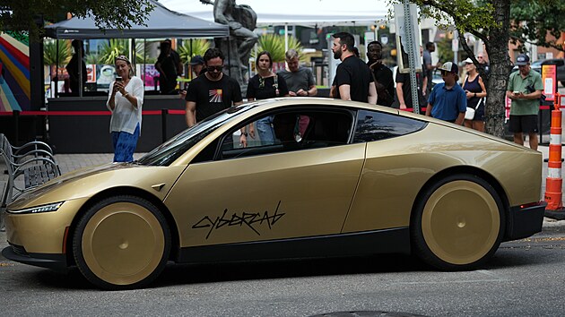 Spole�nost Tesla americk�ho podnikatele Elona Muska v Texasu p�edstavila robotick� taxi Cybercab. (3. z��� 2026)