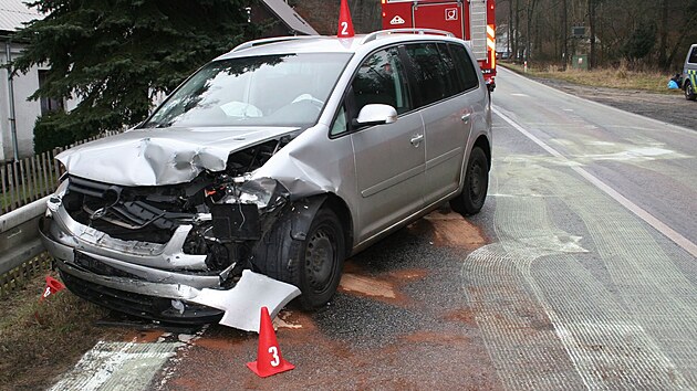 Policist� se proto rozhodli prost�ednictv�m autentick�ch sn�mk� z v�n�ch dopravn�ch nehod uk�zat syrovou realitu, kter� na neopatrn� ��astn�ky provozu �ek�. Na fotografi�ch jsou vozidla po dopravn�ch nehod�ch, ke kter�m do�lo na D���nsku.