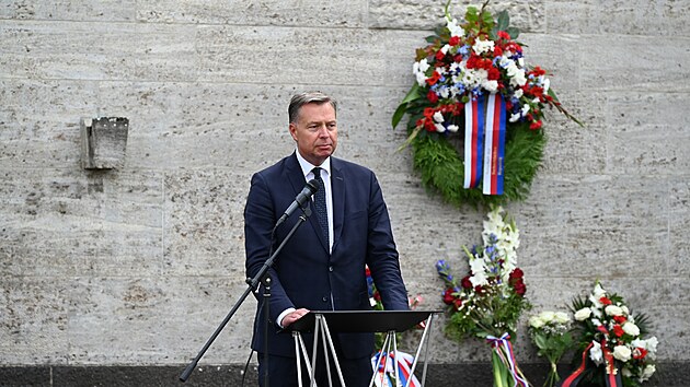 Poslanec Spolkov�ho sn�mu Stephan Mayer na pietn� ceremonii k uct�n� �eskoslovensk�ch ob�t� nacistick� v�znice Pl�tzensee v Berl�n�. (9. z��� 2026)