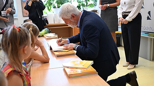 Prezident Petr Pavel p�iv�tal prv���ky na Z�kladn� �kole T. G. Masaryka v Brodku u Konice. (1. z��� 2026)