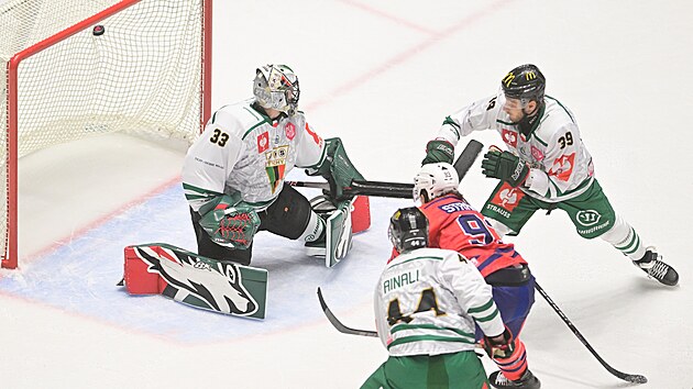 Mat�j Str�nsk� p�ekon�v� obranu GKS Tychy a d�v� g�l.