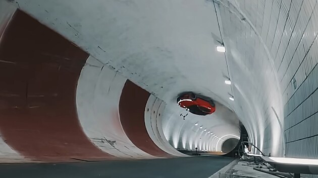Legend�rn� kousek Michaela Schumachera s Mercedesem SLS AMG inspiroval ��nskou automobilku Dongfeng. Jej� elektrick� SUV Voyah Passion S se pokusilo o dechberouc� looping v tunelu. P�i prvn�m pokusu se dvoutunov� elektromobil z��til k zemi a po�kodil se.