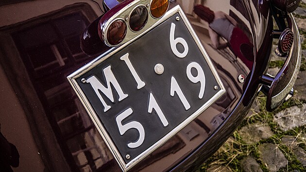 Ve 20. a 30. letech vl�dla Alfa Romeo sv�tov�mu motorismu. Pod veden�m geni�ln�ho konstrukt�ra Vittoria Jana a d�ky model�m jako 6C nebo 8C sb�rala triumfy na Mille Miglia i Targa Florio. Za jej� z�vodn� t�m tehdy jezdil i jist� Enzo Ferrari.