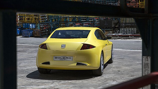 Bolero 330 BT z roku 1998 s biturbo �estiv�lcem o v�konu 330 kon� jelo rychlost� 275 km/h. 