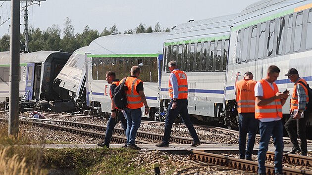 P�i st�etu vlaku s kamionem v Polsku zem�el jeden �lov�k, dal�� jsou zran�n�. (9. z��� 2026)