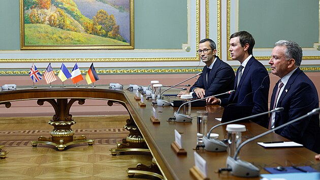 Ukrajinsk� prezident Volodymyr Zelenskyj v Kyjev� jednal s americk�mi vyslanci Jaredem Kushnerem a Stevem Witkoffem a evropsk�mi z�stupci. (6. z��� 2026)